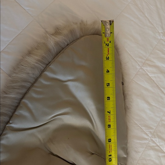 Luxurious Fox Fur Collar - Picture 7 of 7